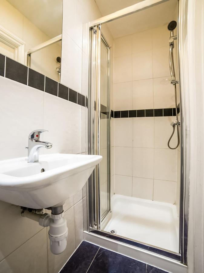 Oyo Tamtam Acton Hotel London Exterior foto