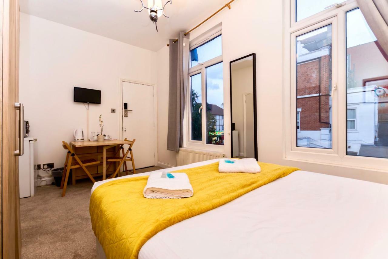 Oyo Tamtam Acton Hotel London Exterior foto