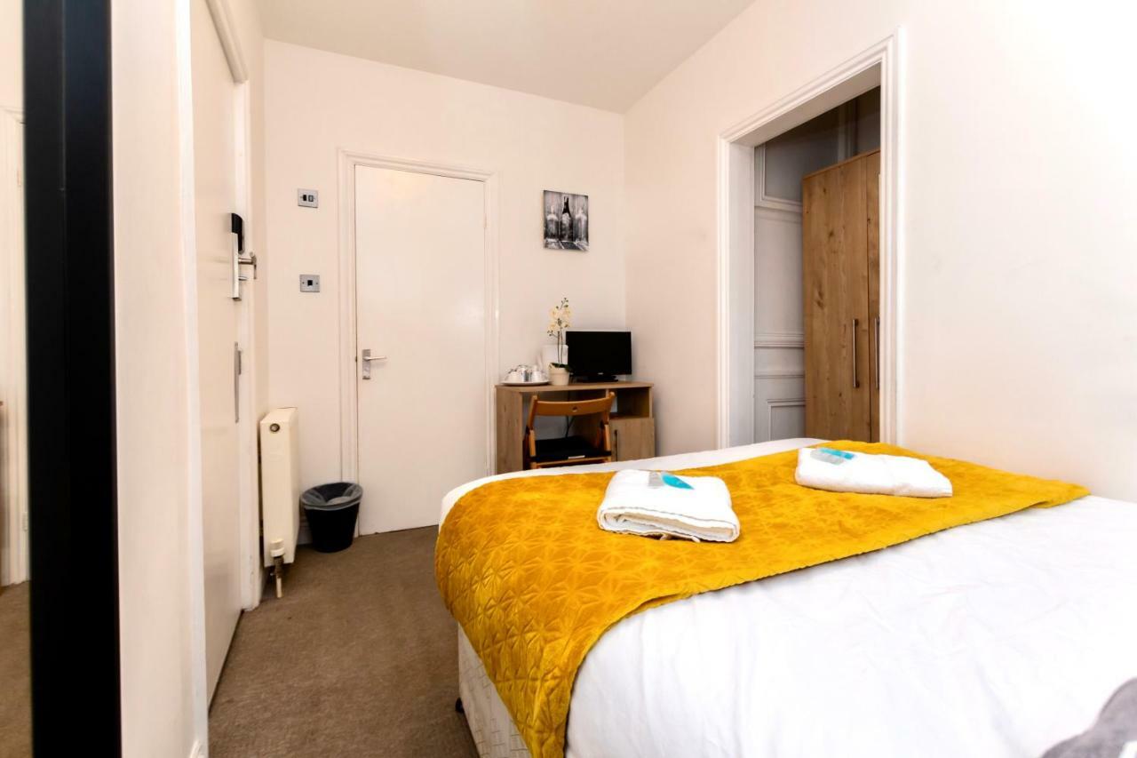 Oyo Tamtam Acton Hotel London Exterior foto