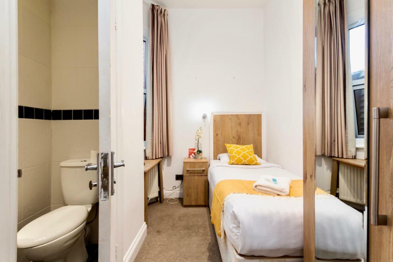 Oyo Tamtam Acton Hotel London Exterior foto