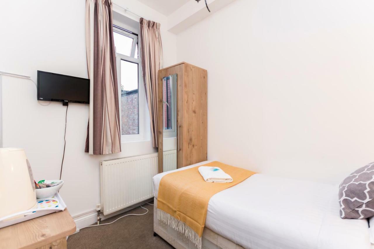 Oyo Tamtam Acton Hotel London Exterior foto