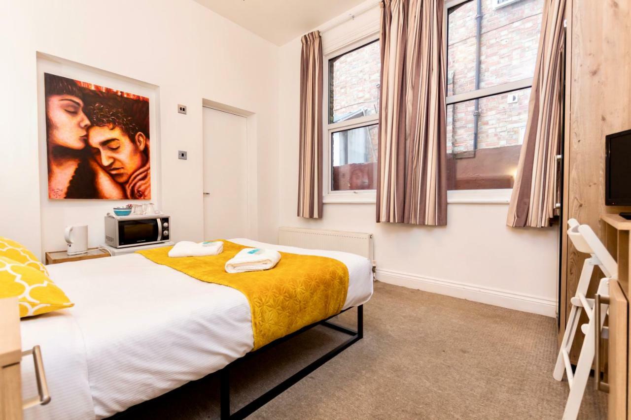 Oyo Tamtam Acton Hotel London Exterior foto