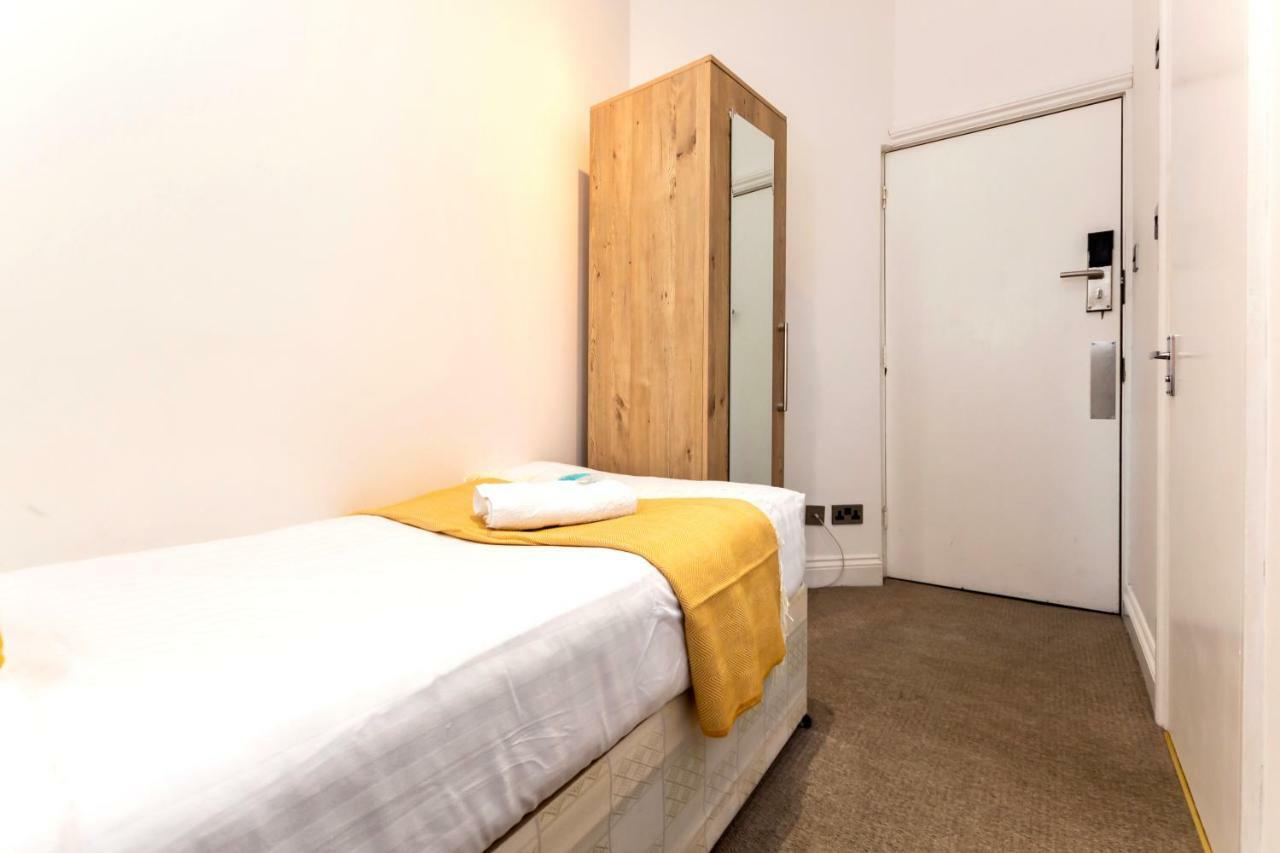 Oyo Tamtam Acton Hotel London Exterior foto